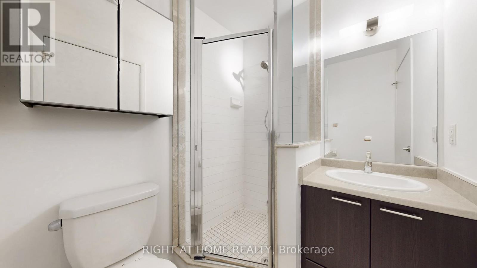 Th106 - 15 Bruyeres Mews, Toronto, Ontario  M5V 0A7 - Photo 18 - C12642638