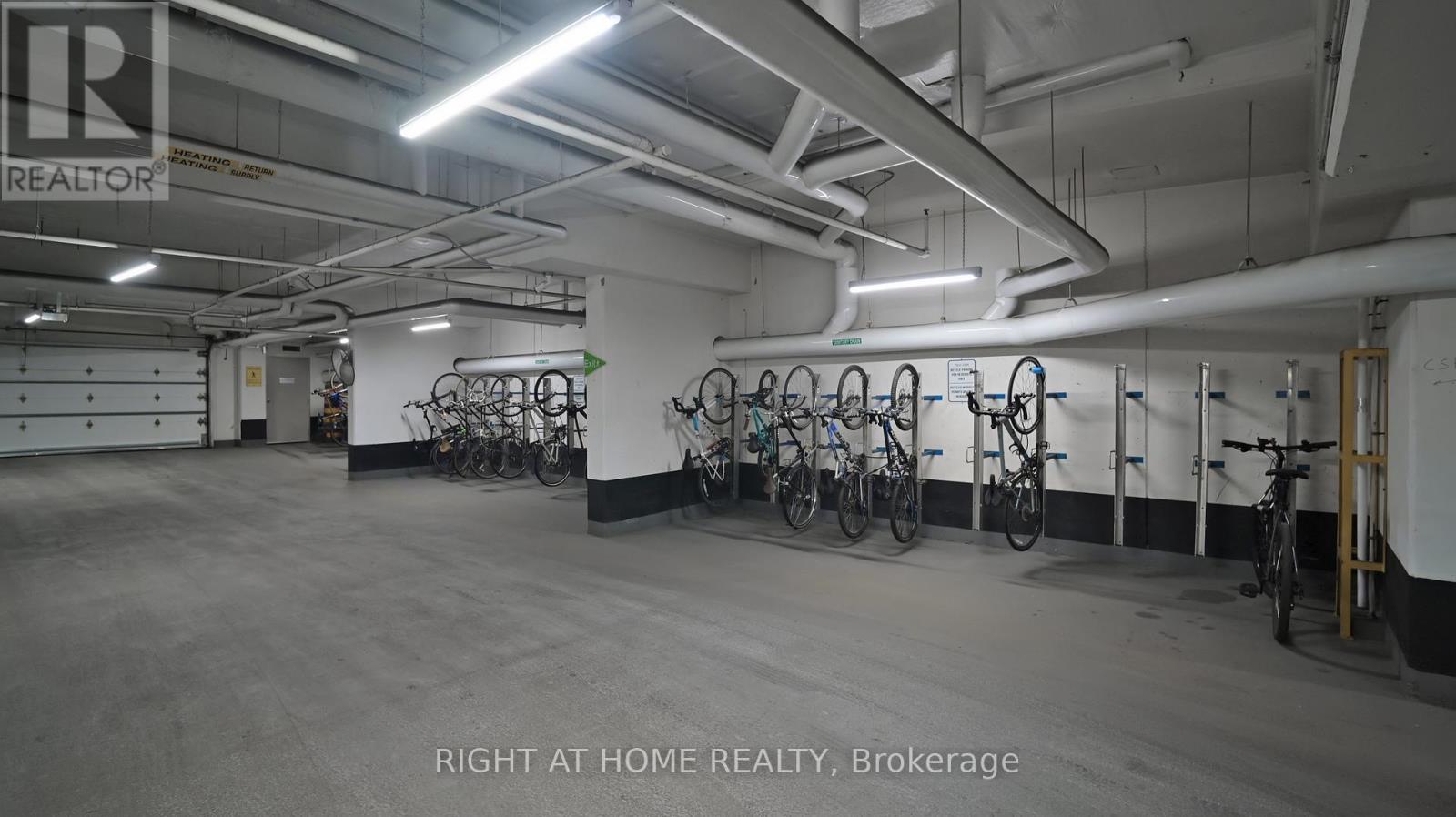 Th106 - 15 Bruyeres Mews, Toronto, Ontario  M5V 0A7 - Photo 27 - C12642638