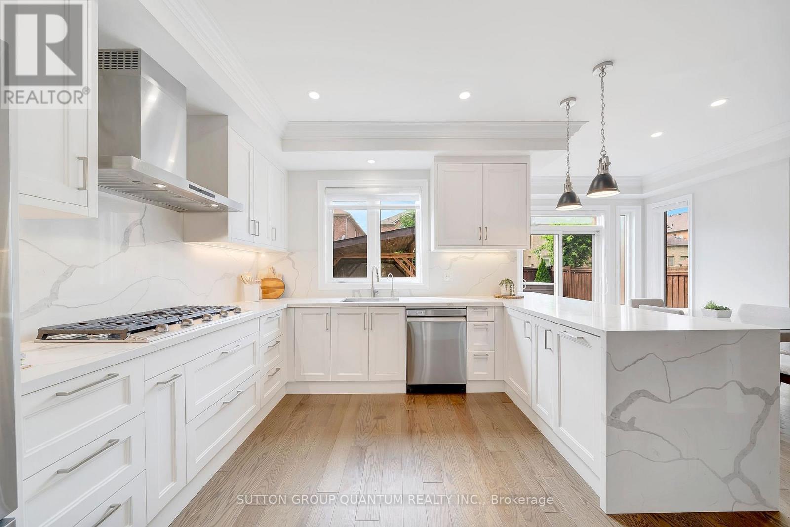 2201 Hillmount Drive, Oakville, Ontario  L6M 0H9 - Photo 5 - W12435440