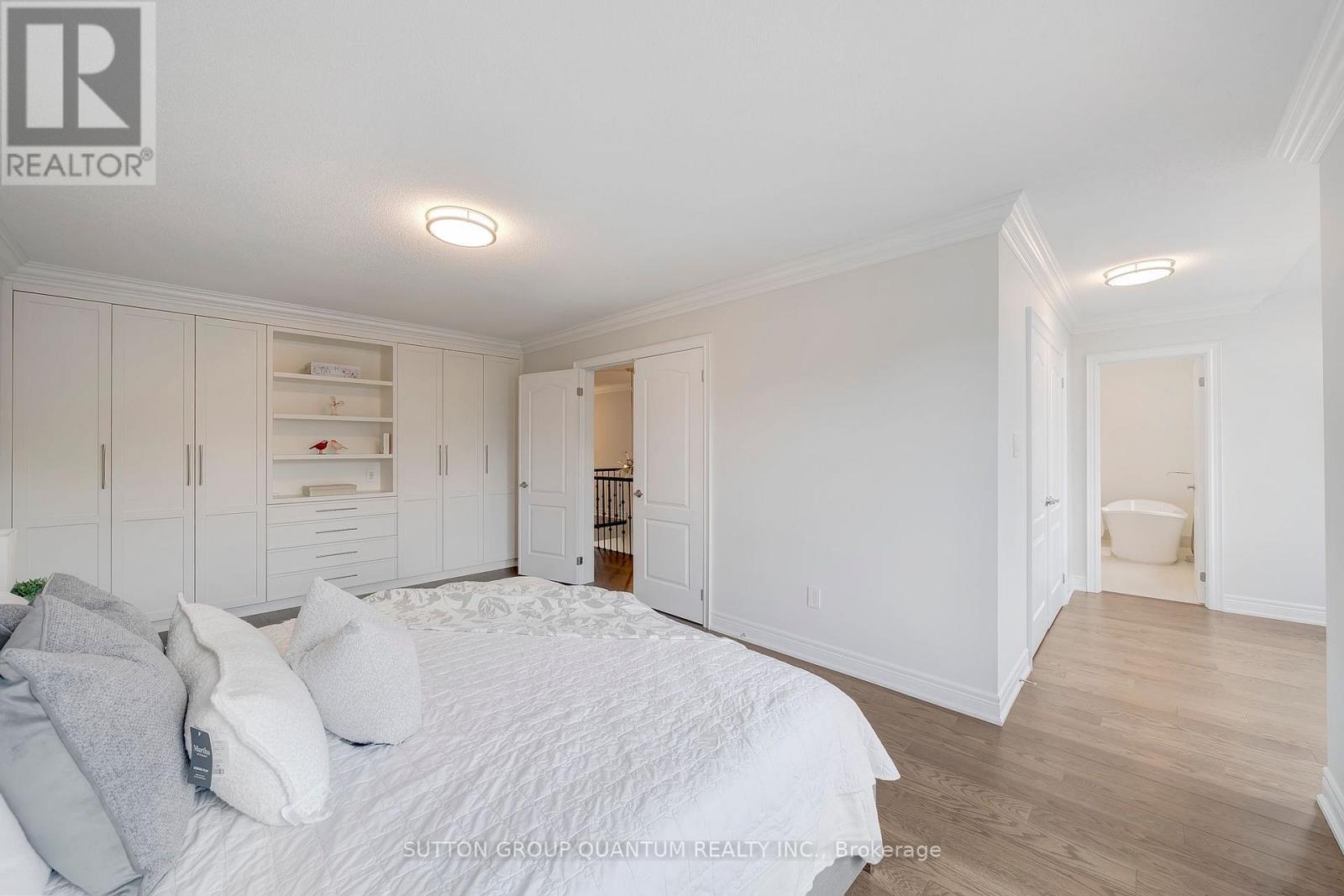 2201 Hillmount Drive, Oakville, Ontario  L6M 0H9 - Photo 18 - W12435440