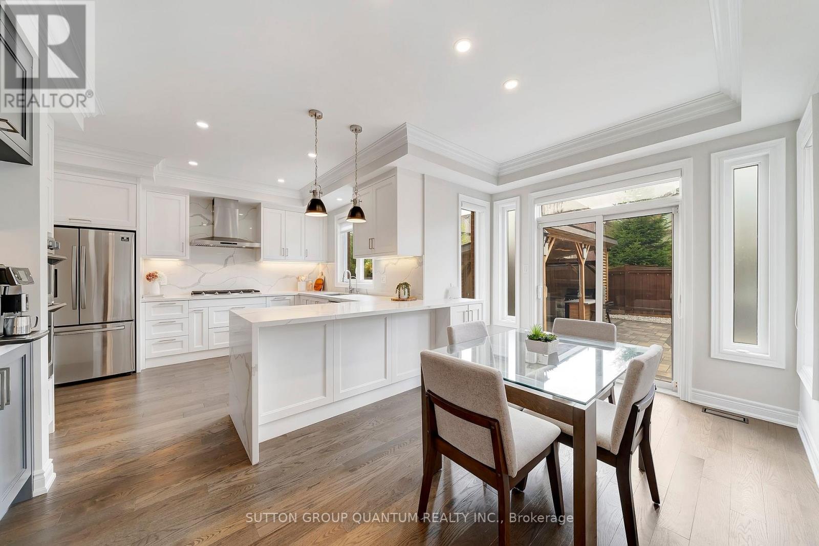 2201 Hillmount Drive, Oakville, Ontario  L6M 0H9 - Photo 10 - W12435440