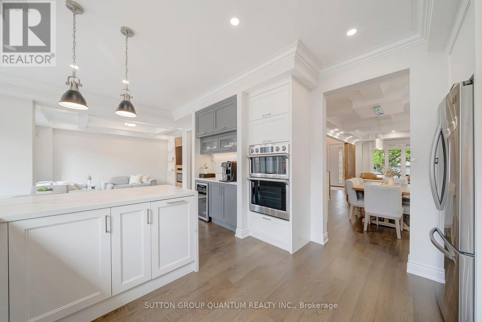 2201 Hillmount Drive, Oakville, Ontario  L6M 0H9 - Photo 7 - W12435440