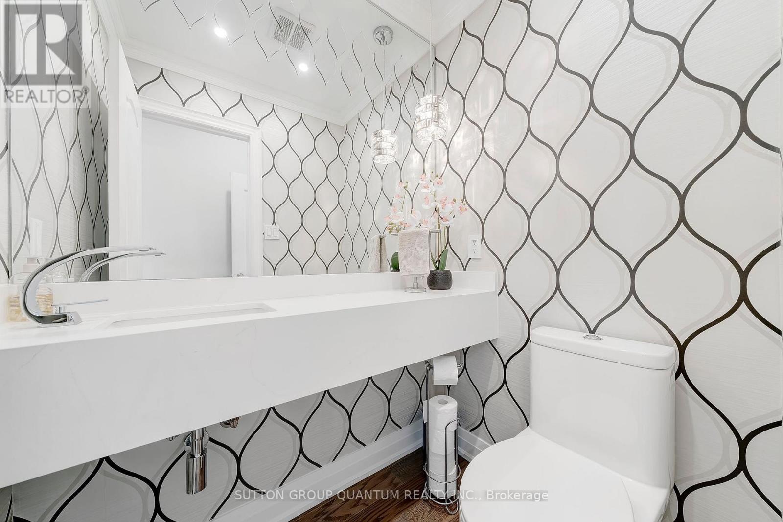 2201 Hillmount Drive, Oakville, Ontario  L6M 0H9 - Photo 14 - W12435440