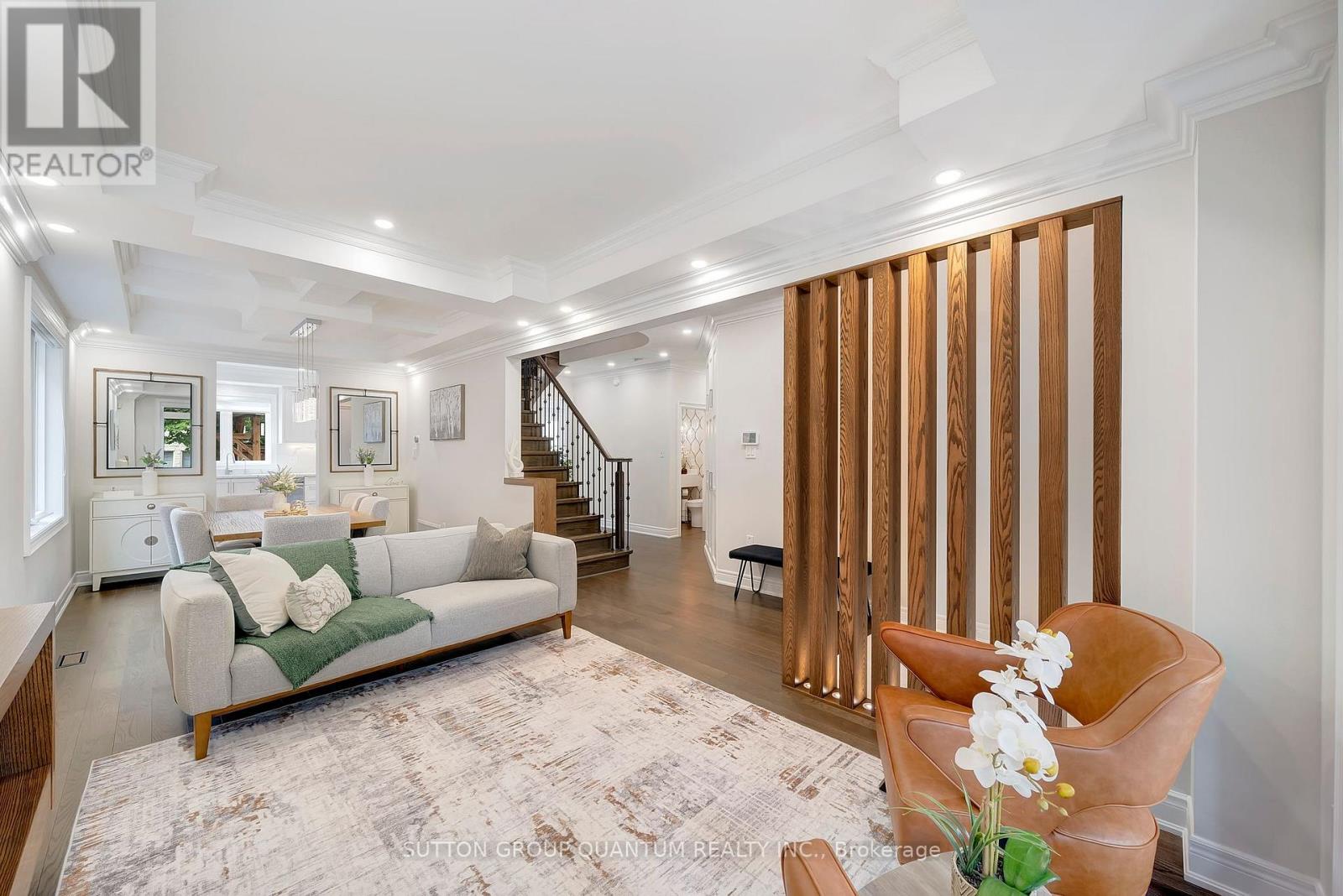 2201 Hillmount Drive, Oakville, Ontario  L6M 0H9 - Photo 2 - W12435440