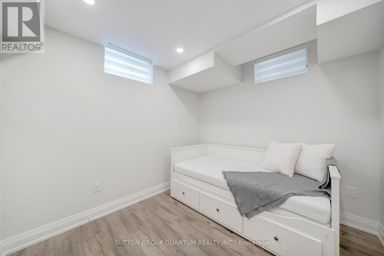 2201 Hillmount Drive, Oakville, Ontario  L6M 0H9 - Photo 34 - W12435440