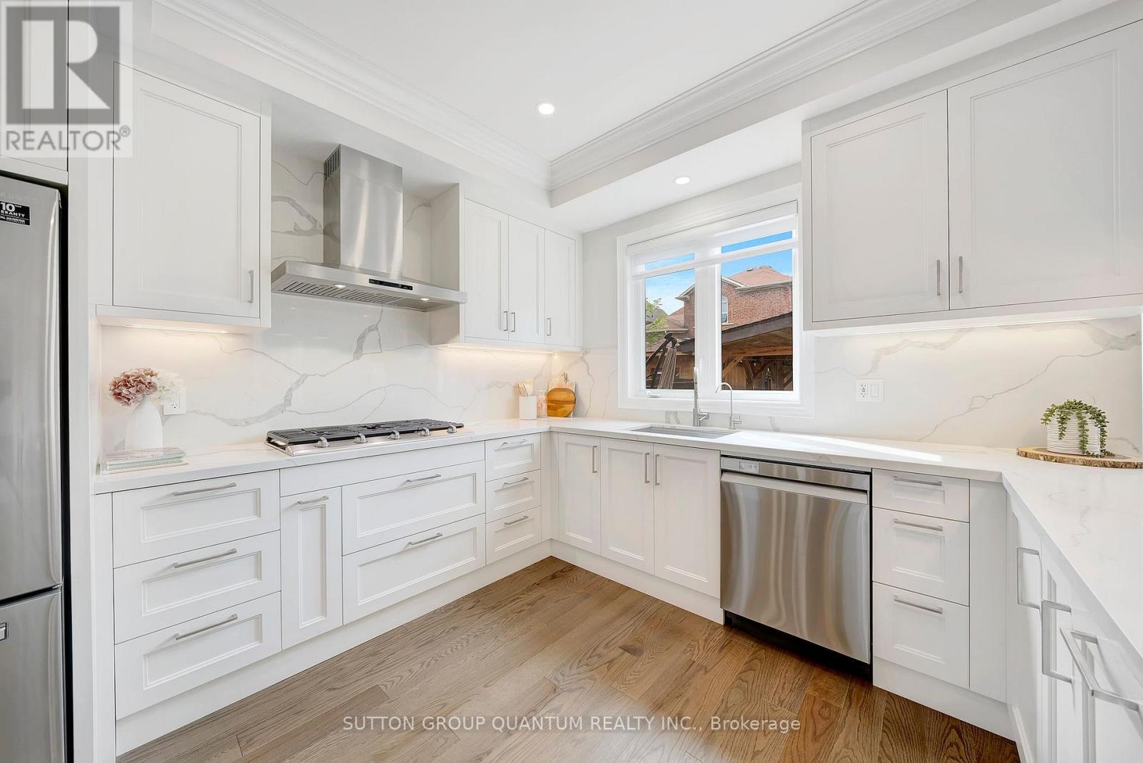 2201 Hillmount Drive, Oakville, Ontario  L6M 0H9 - Photo 8 - W12435440