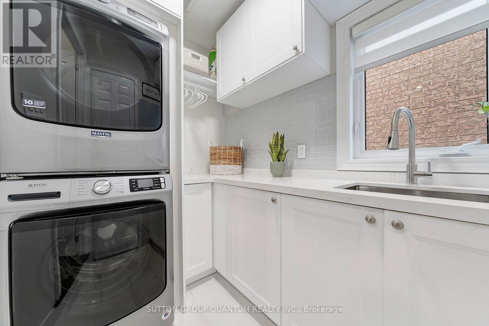 2201 Hillmount Drive, Oakville, Ontario  L6M 0H9 - Photo 15 - W12435440