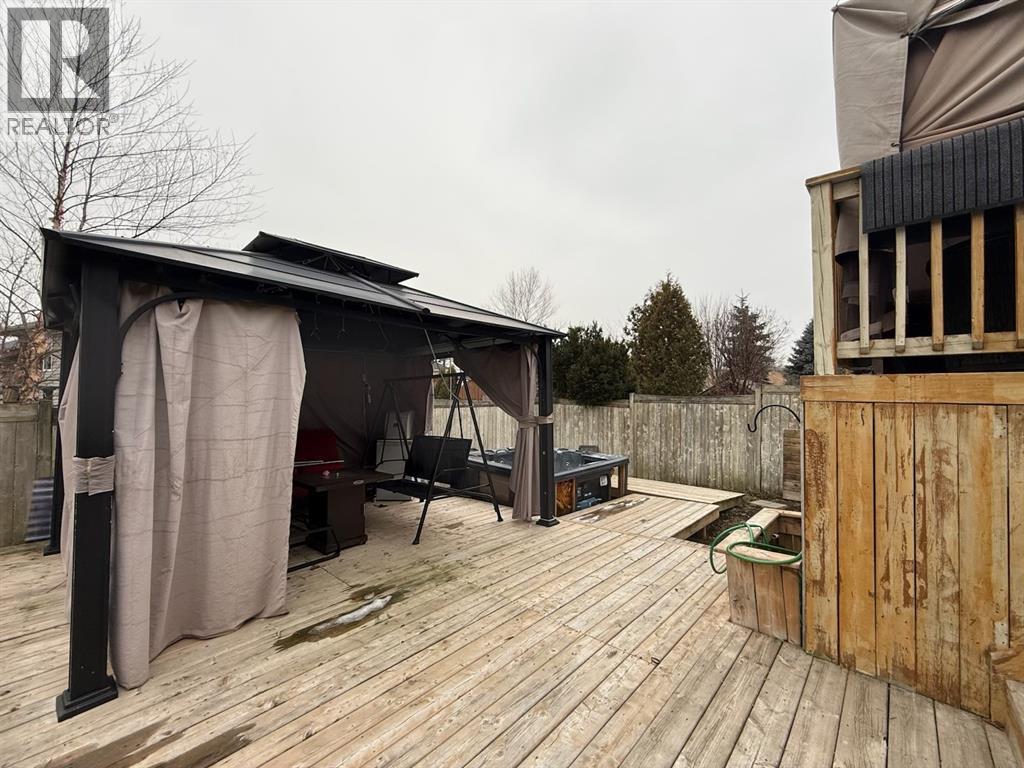 4015 Applewood Drive, Petrolia, Ontario  N0N 1R0 - Photo 30 - 26004494