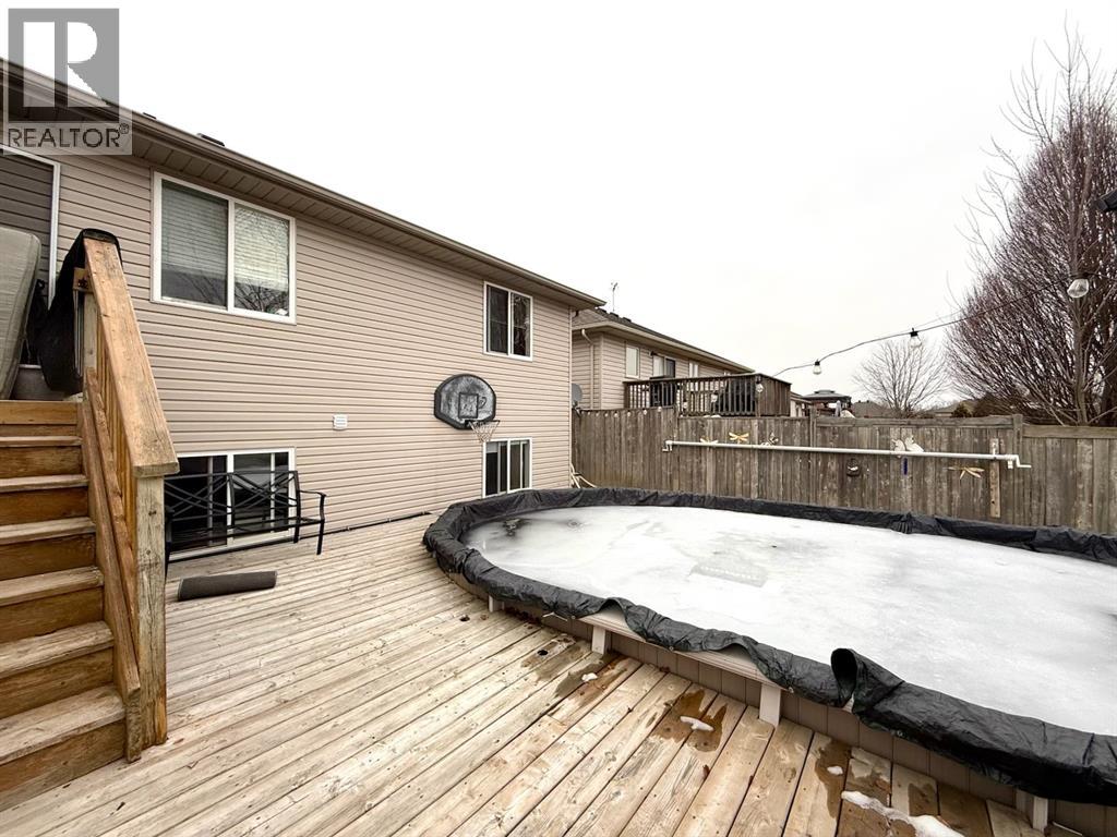 4015 Applewood Drive, Petrolia, Ontario  N0N 1R0 - Photo 31 - 26004494
