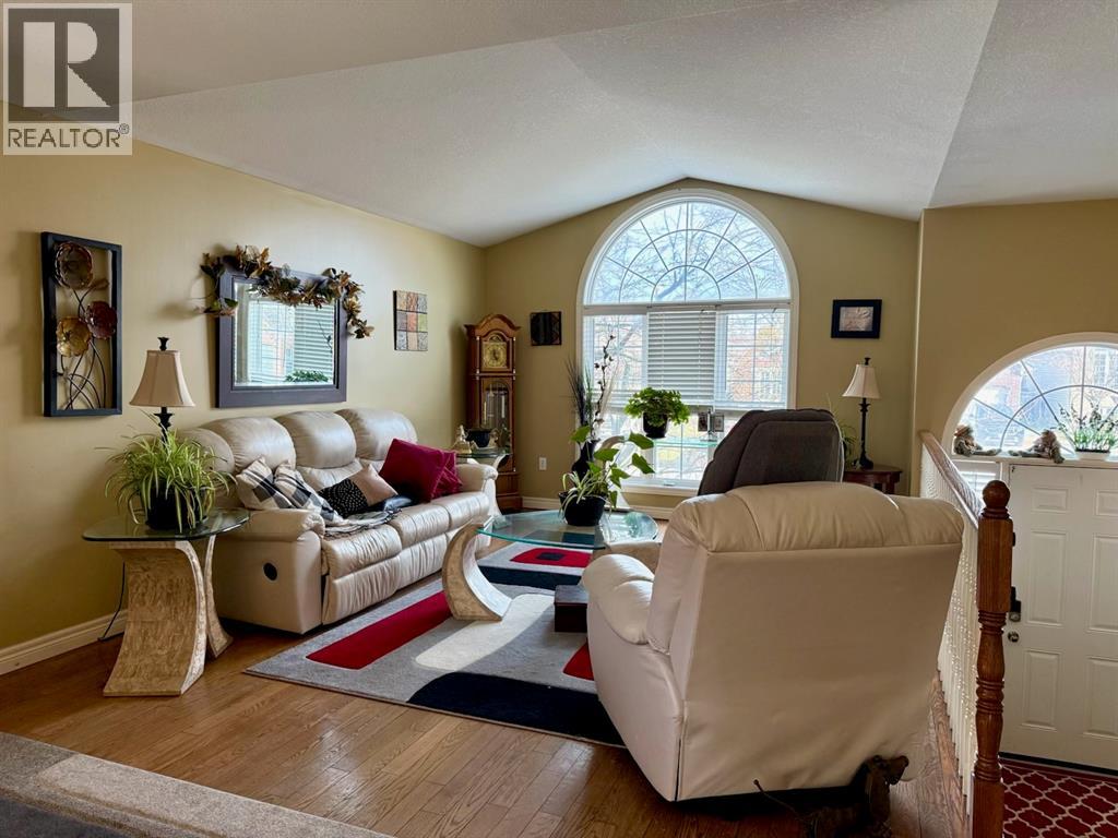 4015 Applewood Drive, Petrolia, Ontario  N0N 1R0 - Photo 5 - 26004494