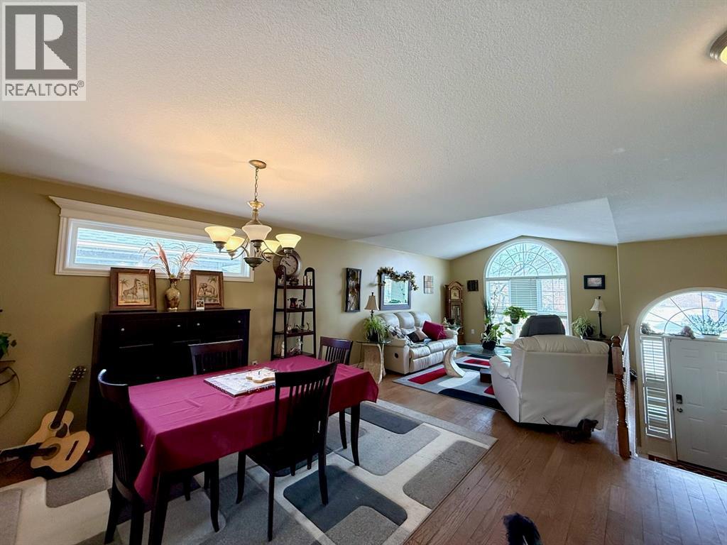 4015 Applewood Drive, Petrolia, Ontario  N0N 1R0 - Photo 9 - 26004494