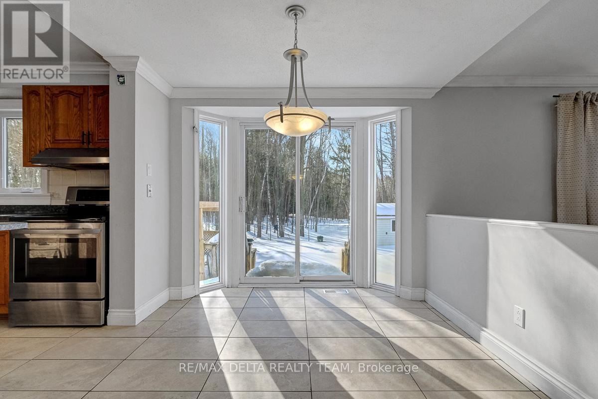 1662 Hunters Run Drive W, Ottawa, Ontario  K1C 2H3 - Photo 11 - X12842488