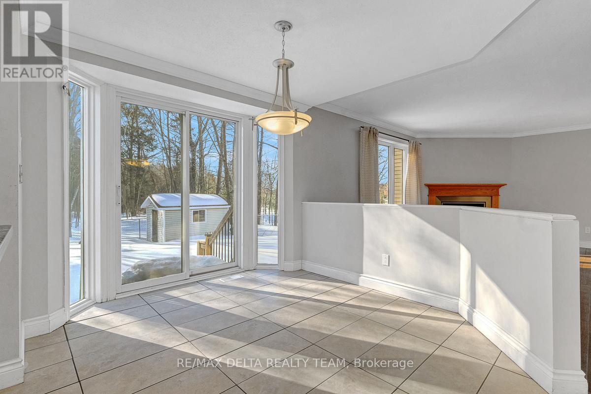 1662 Hunters Run Drive W, Ottawa, Ontario  K1C 2H3 - Photo 12 - X12842488