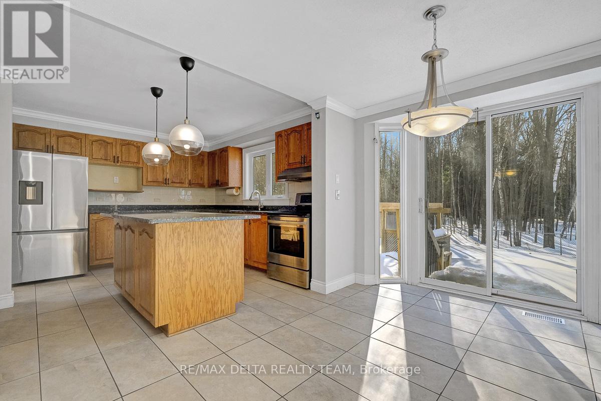 1662 Hunters Run Drive W, Ottawa, Ontario  K1C 2H3 - Photo 13 - X12842488