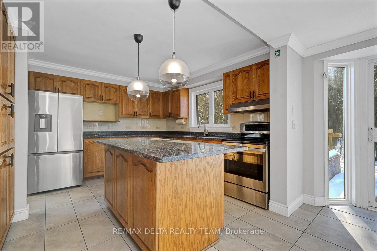 1662 Hunters Run Drive W, Ottawa, Ontario  K1C 2H3 - Photo 14 - X12842488