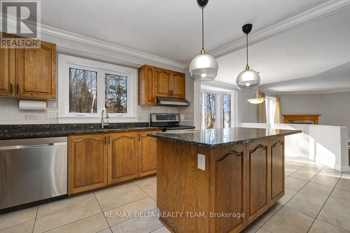 1662 Hunters Run Drive W, Ottawa, Ontario  K1C 2H3 - Photo 15 - X12842488