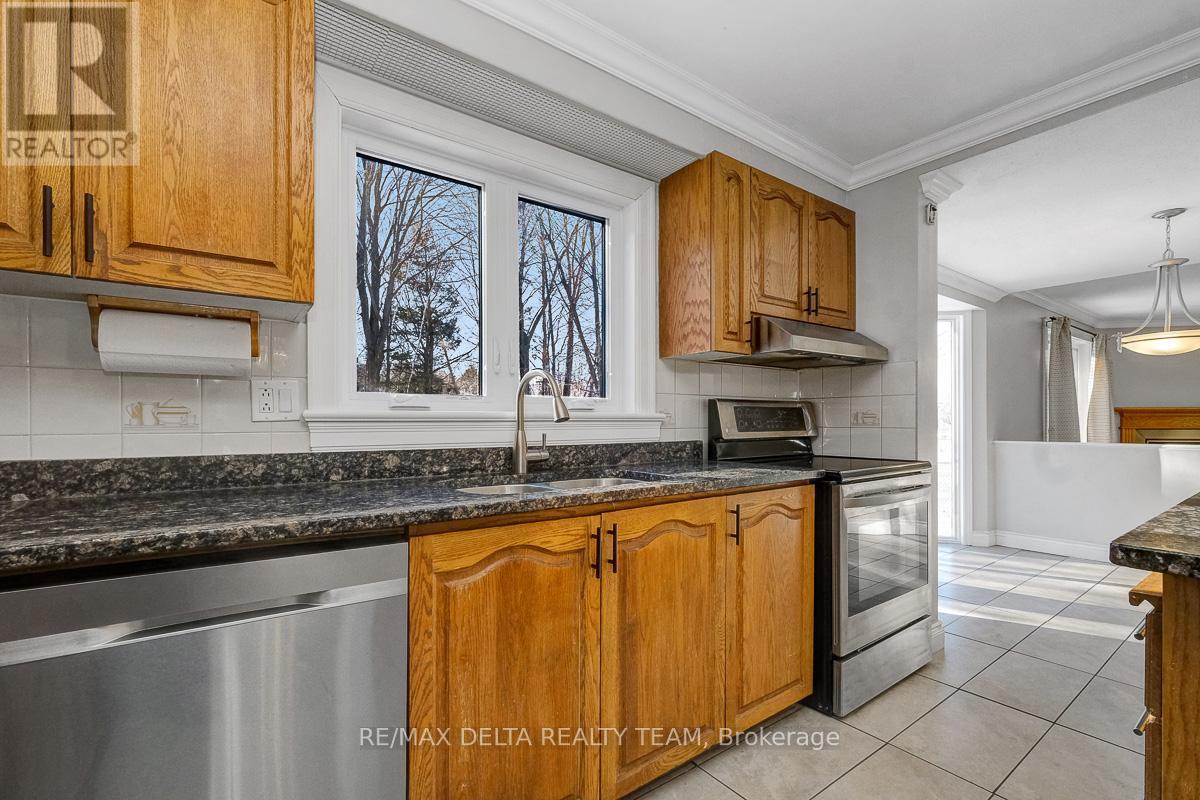 1662 Hunters Run Drive W, Ottawa, Ontario  K1C 2H3 - Photo 16 - X12842488