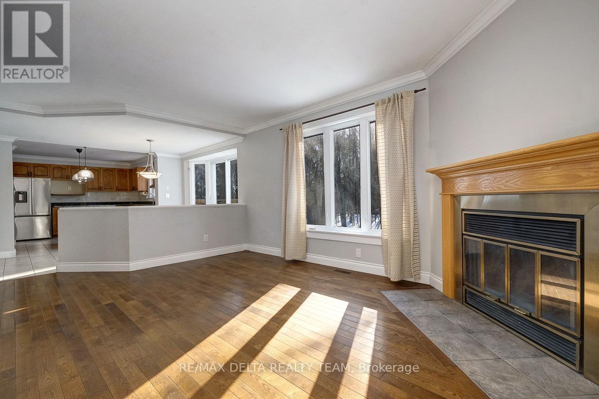 1662 Hunters Run Drive W, Ottawa, Ontario  K1C 2H3 - Photo 22 - X12842488