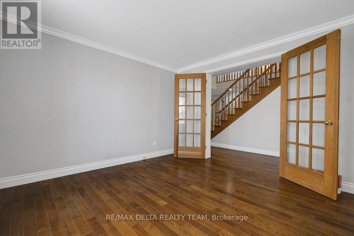 1662 Hunters Run Drive W, Ottawa, Ontario  K1C 2H3 - Photo 23 - X12842488