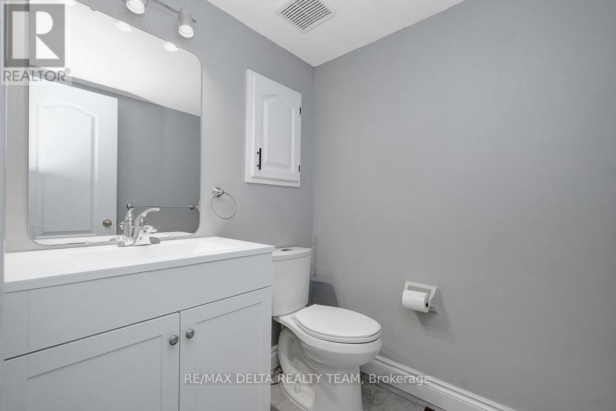 1662 Hunters Run Drive W, Ottawa, Ontario  K1C 2H3 - Photo 25 - X12842488