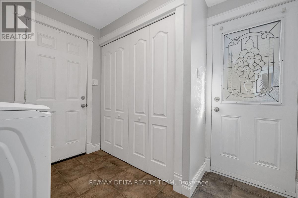 1662 Hunters Run Drive W, Ottawa, Ontario  K1C 2H3 - Photo 26 - X12842488