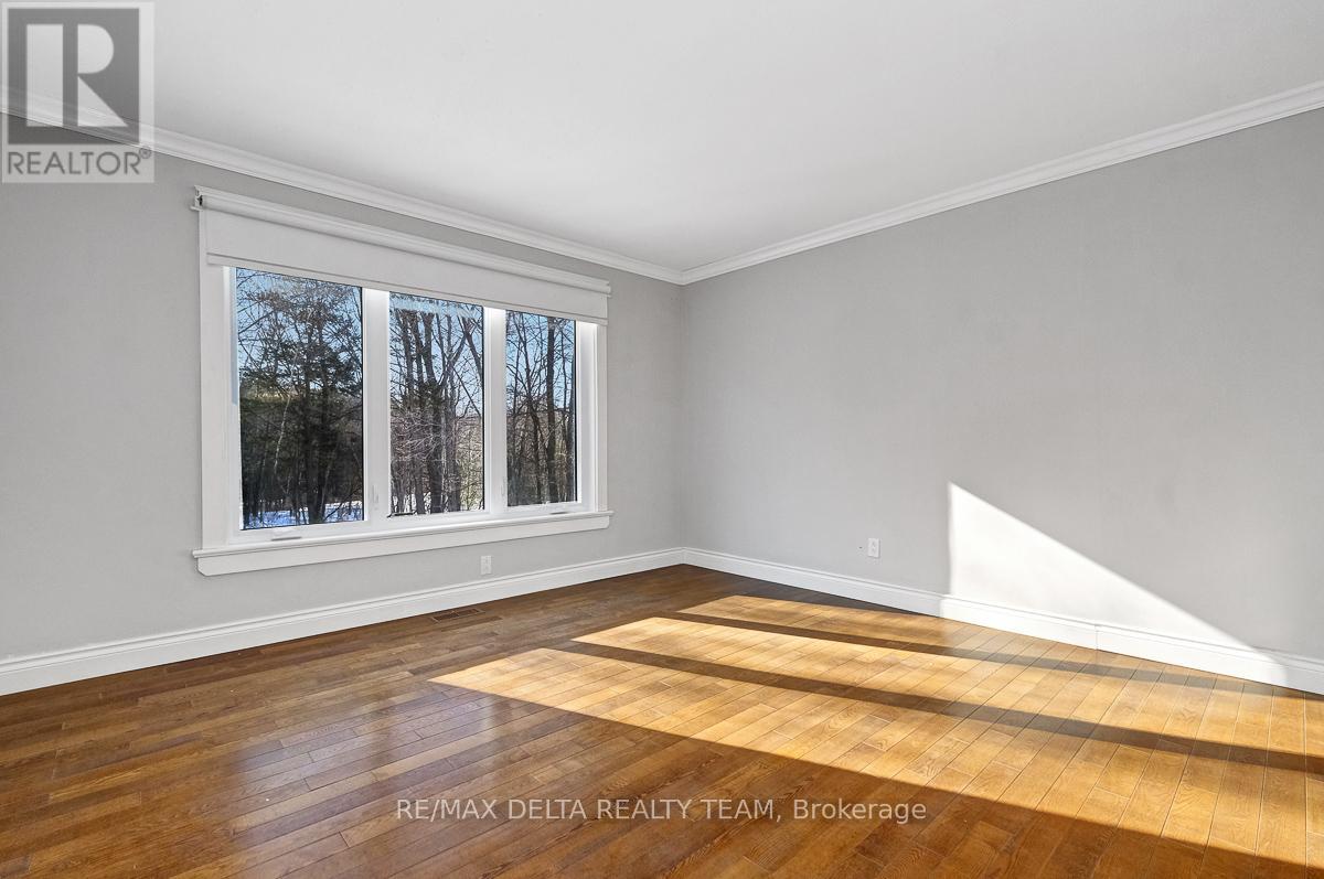 1662 Hunters Run Drive W, Ottawa, Ontario  K1C 2H3 - Photo 27 - X12842488