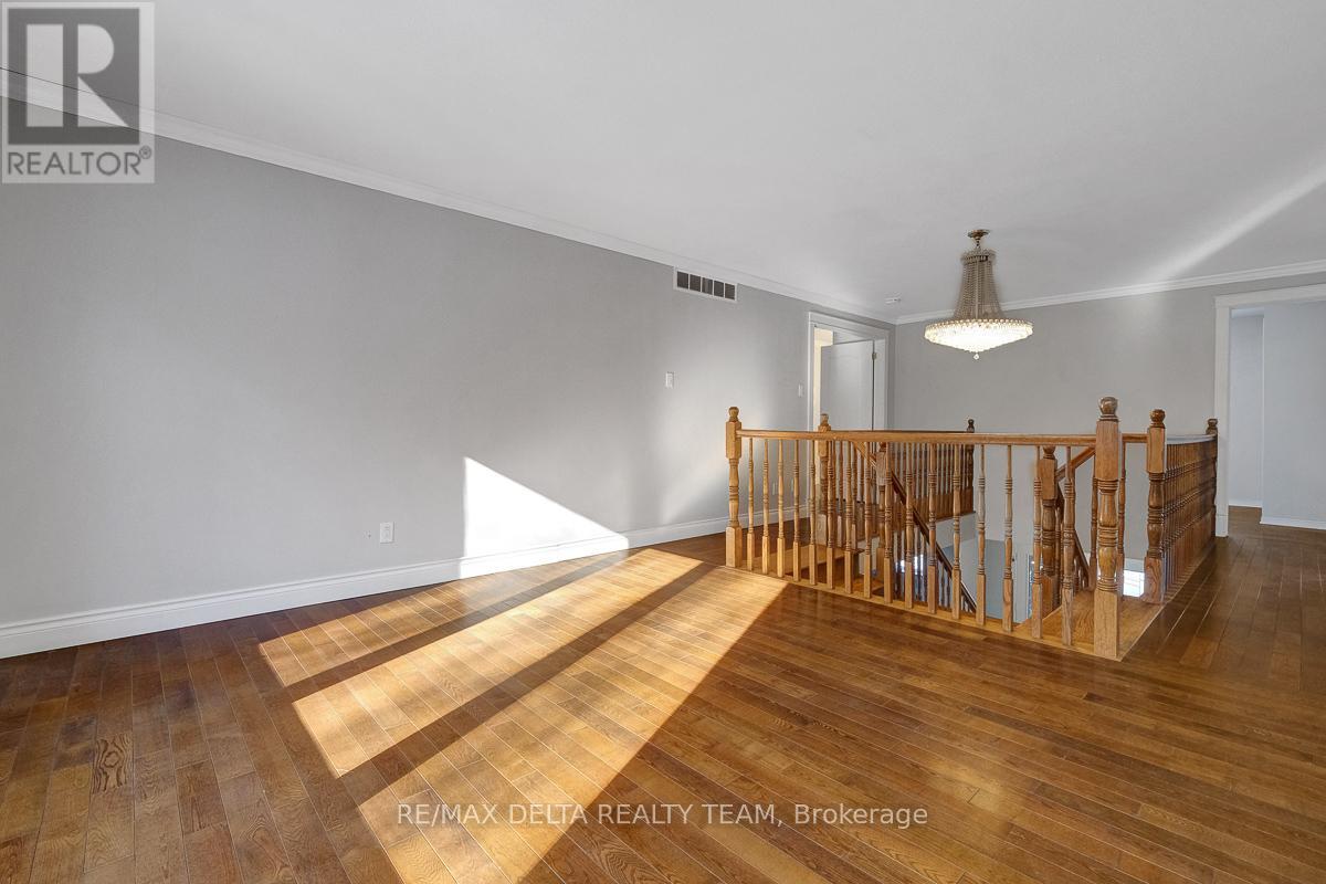 1662 Hunters Run Drive W, Ottawa, Ontario  K1C 2H3 - Photo 28 - X12842488