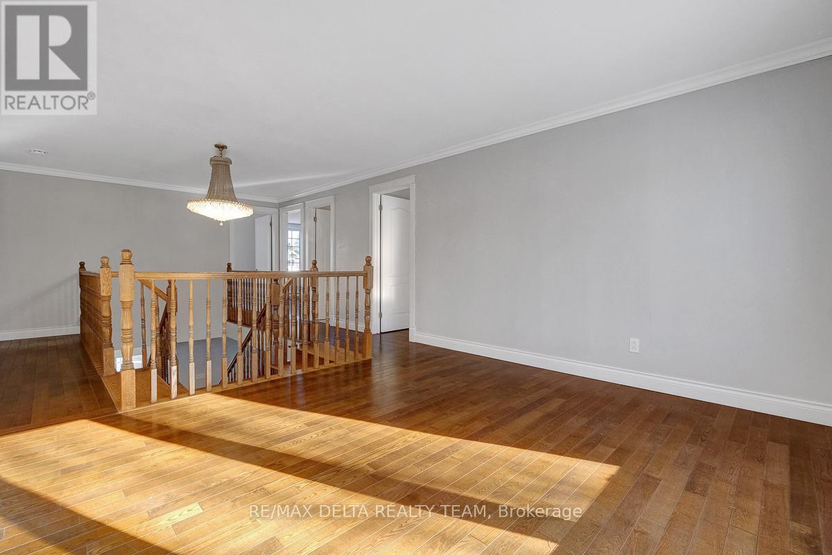 1662 Hunters Run Drive W, Ottawa, Ontario  K1C 2H3 - Photo 29 - X12842488