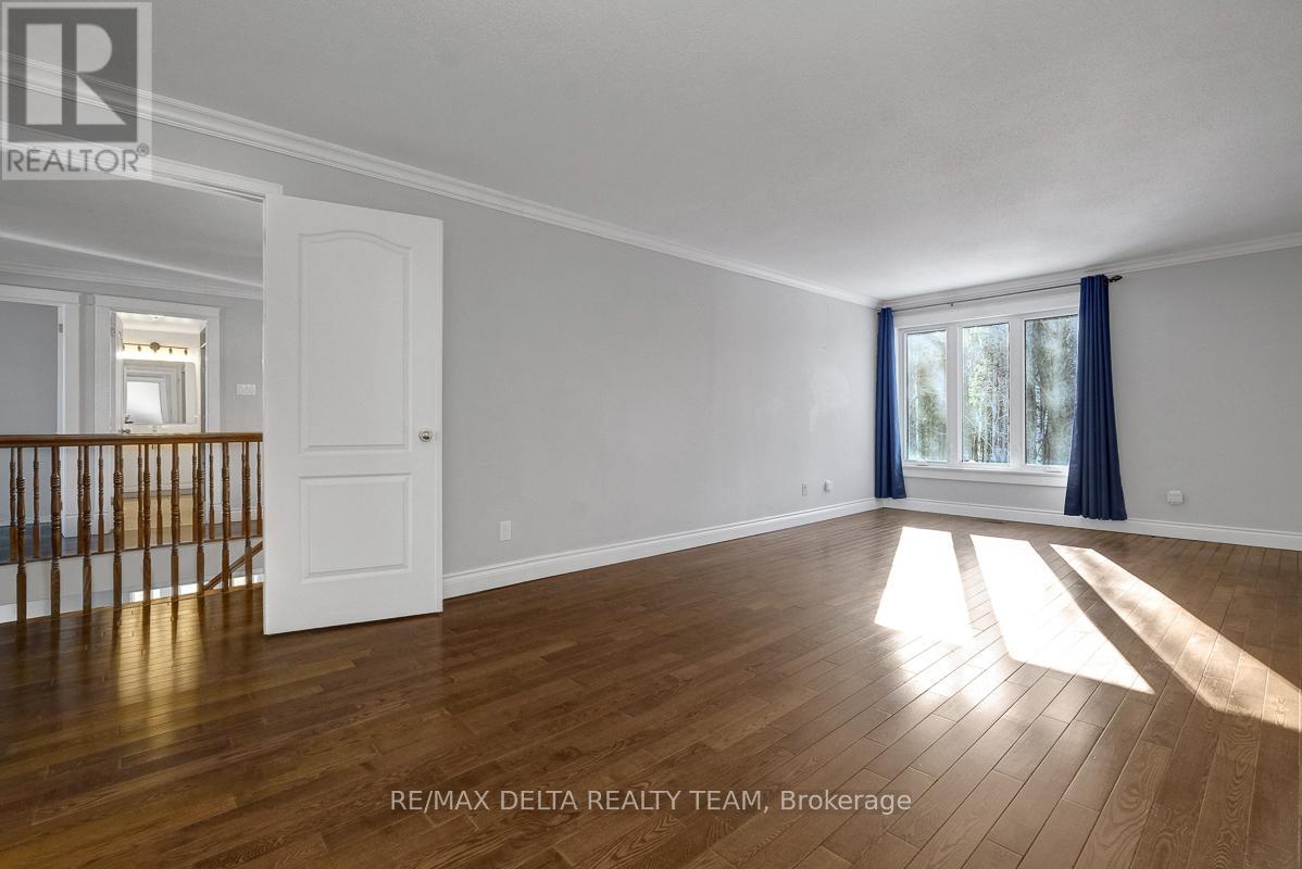 1662 Hunters Run Drive W, Ottawa, Ontario  K1C 2H3 - Photo 31 - X12842488