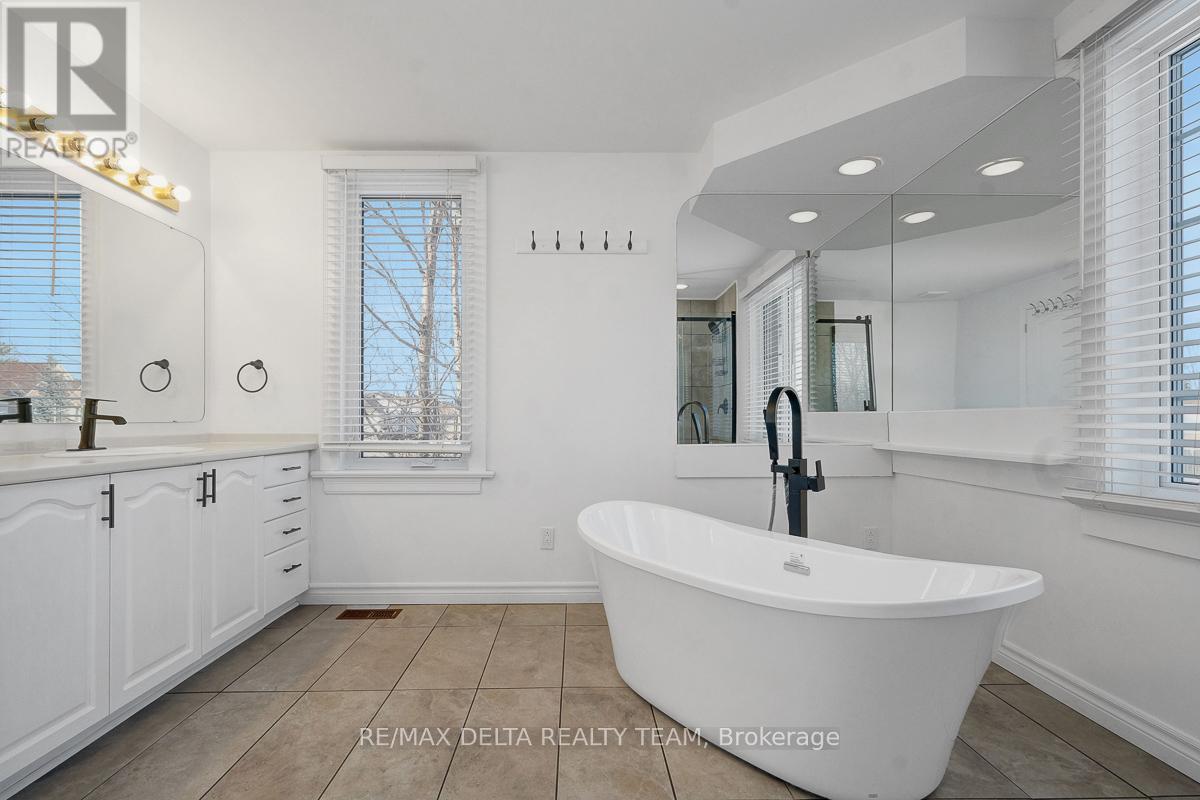 1662 Hunters Run Drive W, Ottawa, Ontario  K1C 2H3 - Photo 33 - X12842488