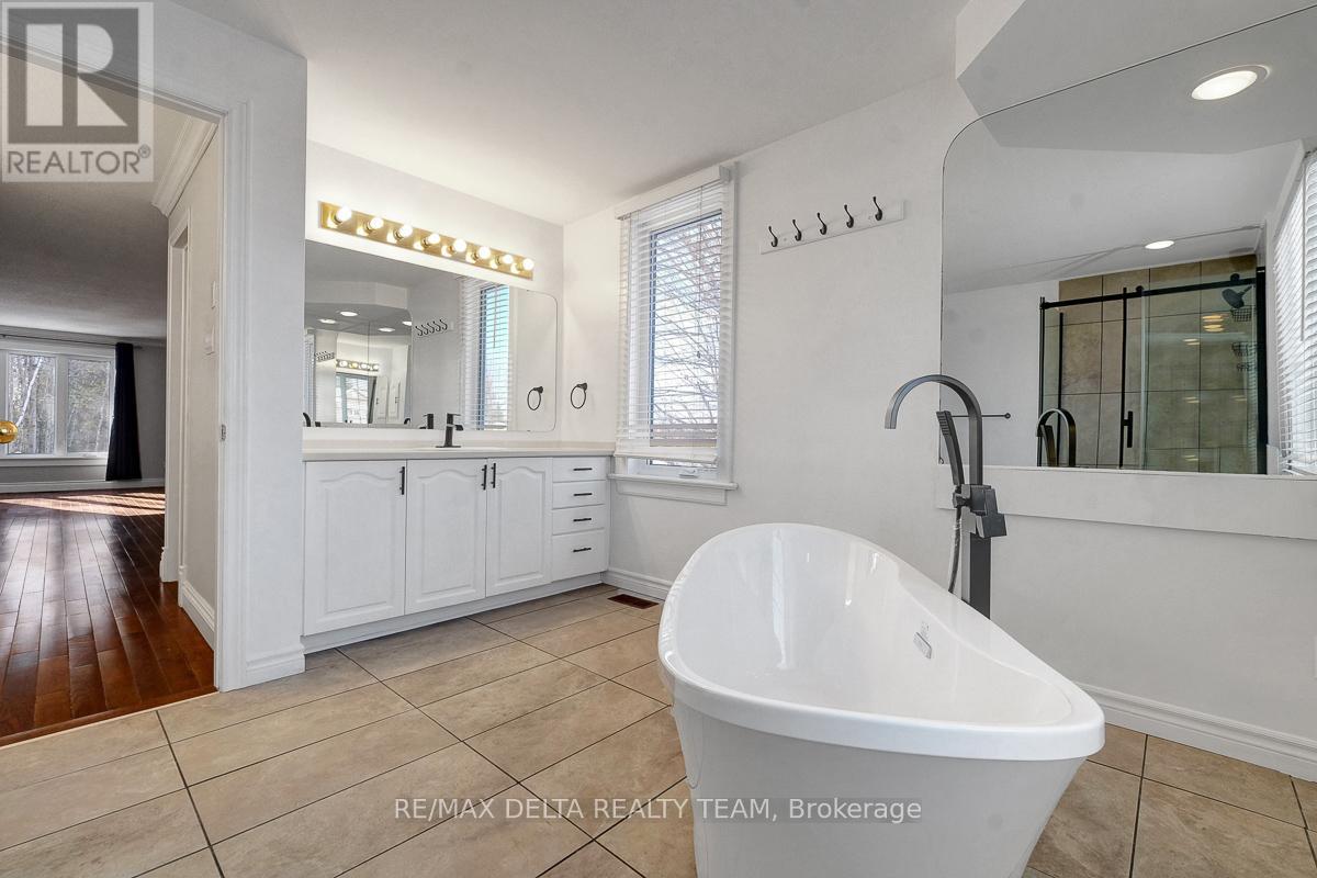 1662 Hunters Run Drive W, Ottawa, Ontario  K1C 2H3 - Photo 35 - X12842488