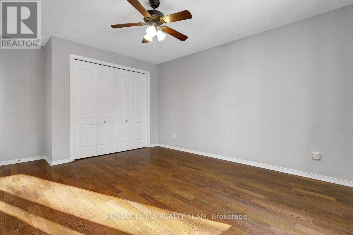 1662 Hunters Run Drive W, Ottawa, Ontario  K1C 2H3 - Photo 37 - X12842488