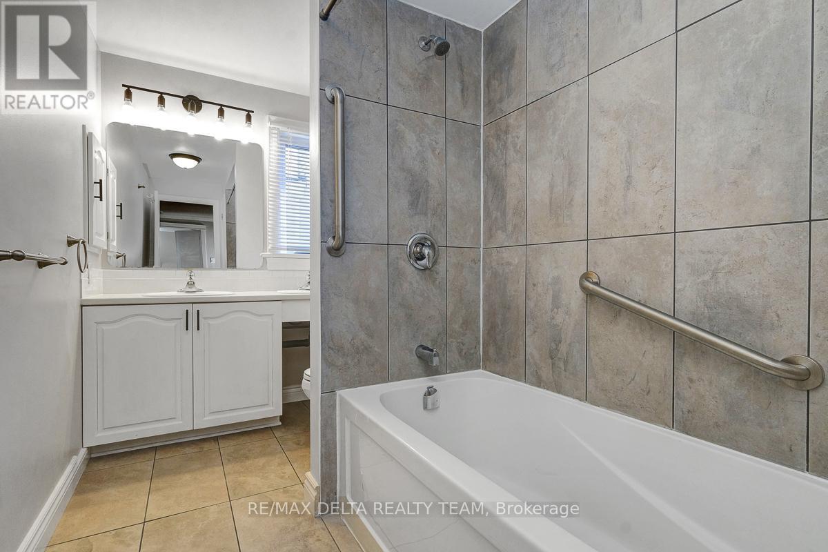 1662 Hunters Run Drive W, Ottawa, Ontario  K1C 2H3 - Photo 39 - X12842488