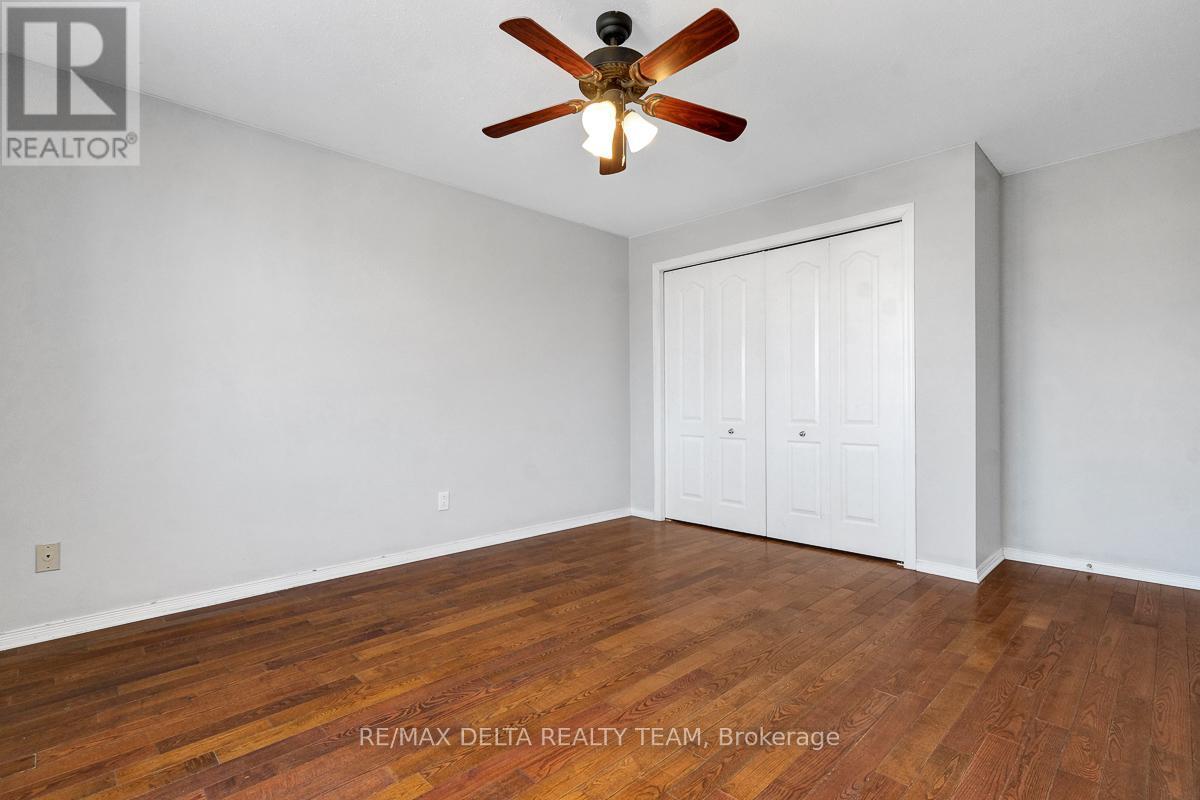 1662 Hunters Run Drive W, Ottawa, Ontario  K1C 2H3 - Photo 41 - X12842488