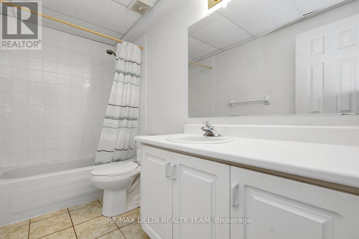 1662 Hunters Run Drive W, Ottawa, Ontario  K1C 2H3 - Photo 42 - X12842488