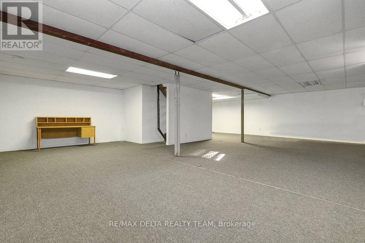 1662 Hunters Run Drive W, Ottawa, Ontario  K1C 2H3 - Photo 44 - X12842488