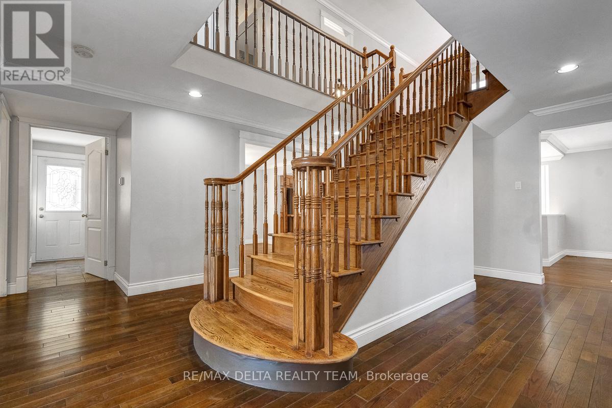 1662 Hunters Run Drive W, Ottawa, Ontario  K1C 2H3 - Photo 5 - X12842488