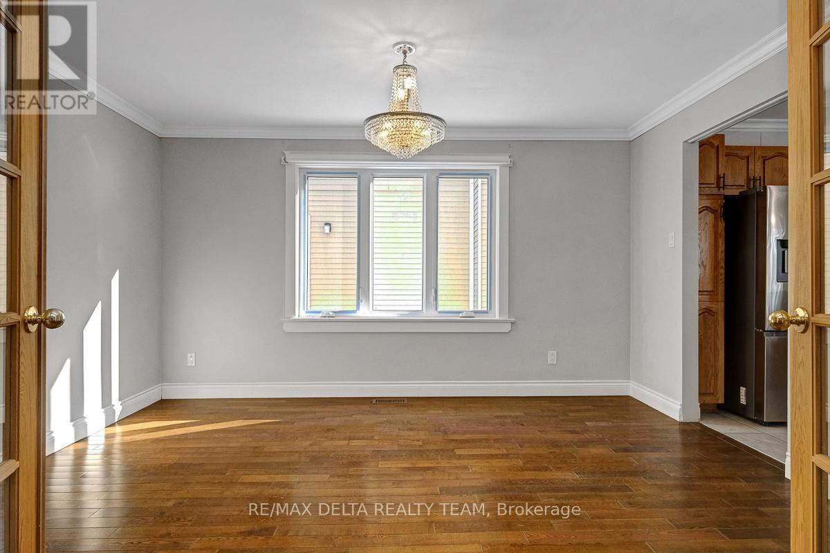 1662 Hunters Run Drive W, Ottawa, Ontario  K1C 2H3 - Photo 8 - X12842488