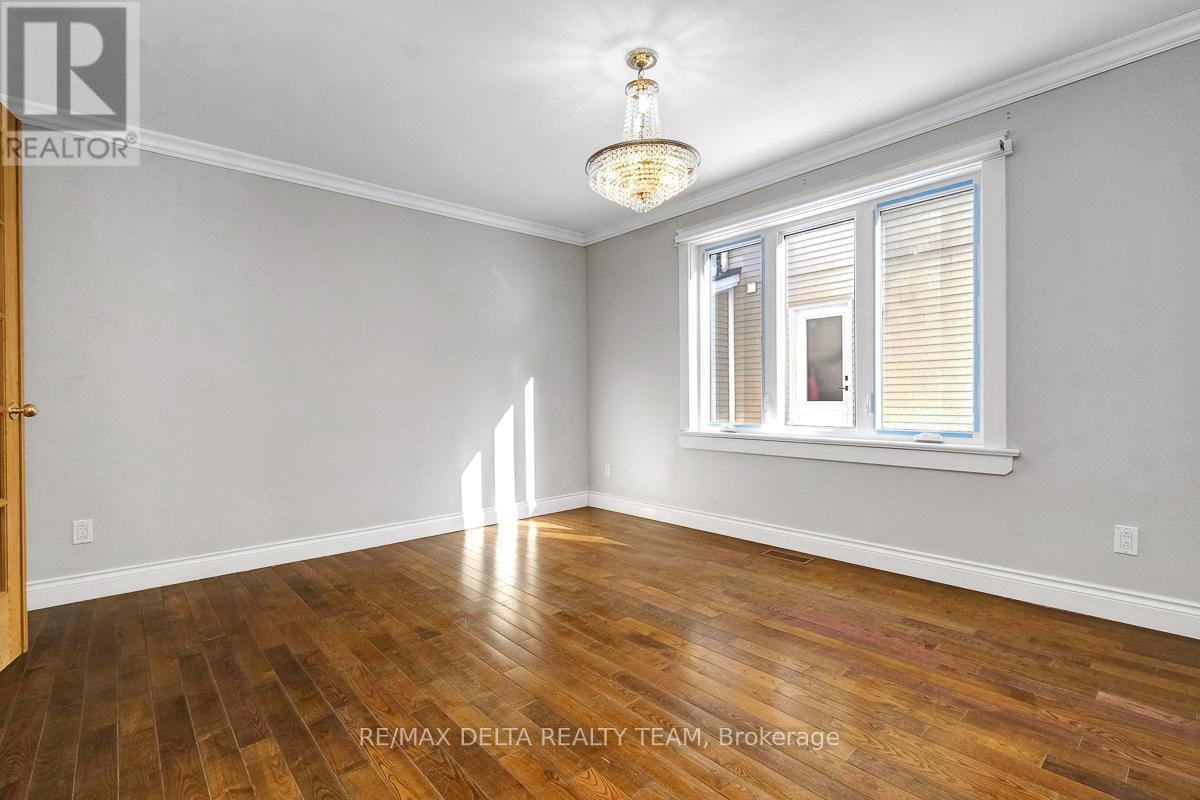 1662 Hunters Run Drive W, Ottawa, Ontario  K1C 2H3 - Photo 9 - X12842488