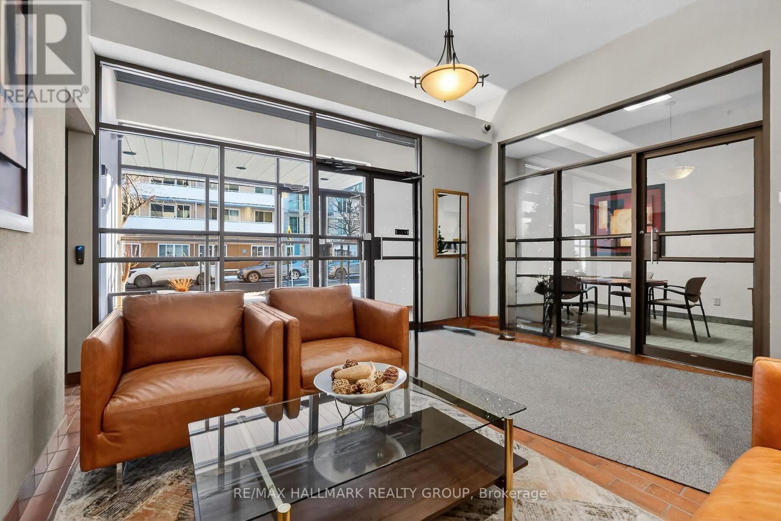 705 - 141 Somerset Street W, Ottawa, Ontario  K2P 2H1 - Photo 2 - X12842540