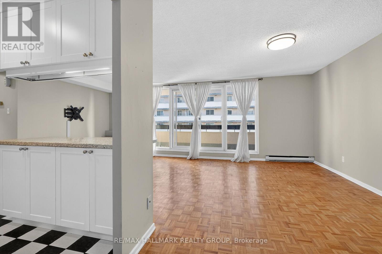 705 - 141 Somerset Street W, Ottawa, Ontario  K2P 2H1 - Photo 8 - X12842540