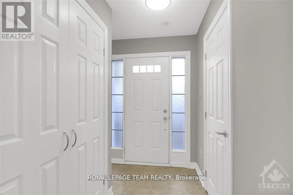 914 Messor Crescent, Ottawa, Ontario  K2S 0L7 - Photo 3 - X12842544