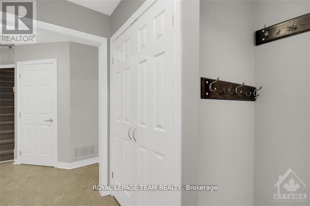 914 Messor Crescent, Ottawa, Ontario  K2S 0L7 - Photo 5 - X12842544