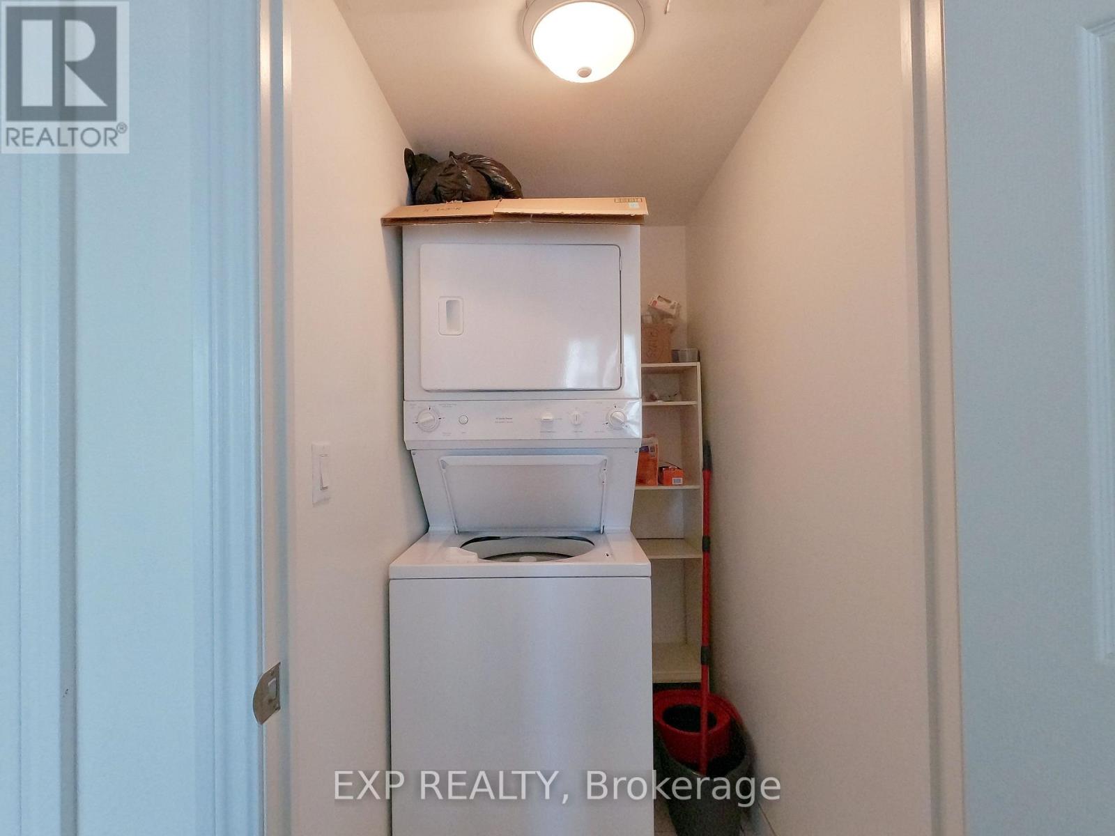 1901 - 761 Bay Street, Toronto, Ontario  M5G 2R2 - Photo 10 - C12842480