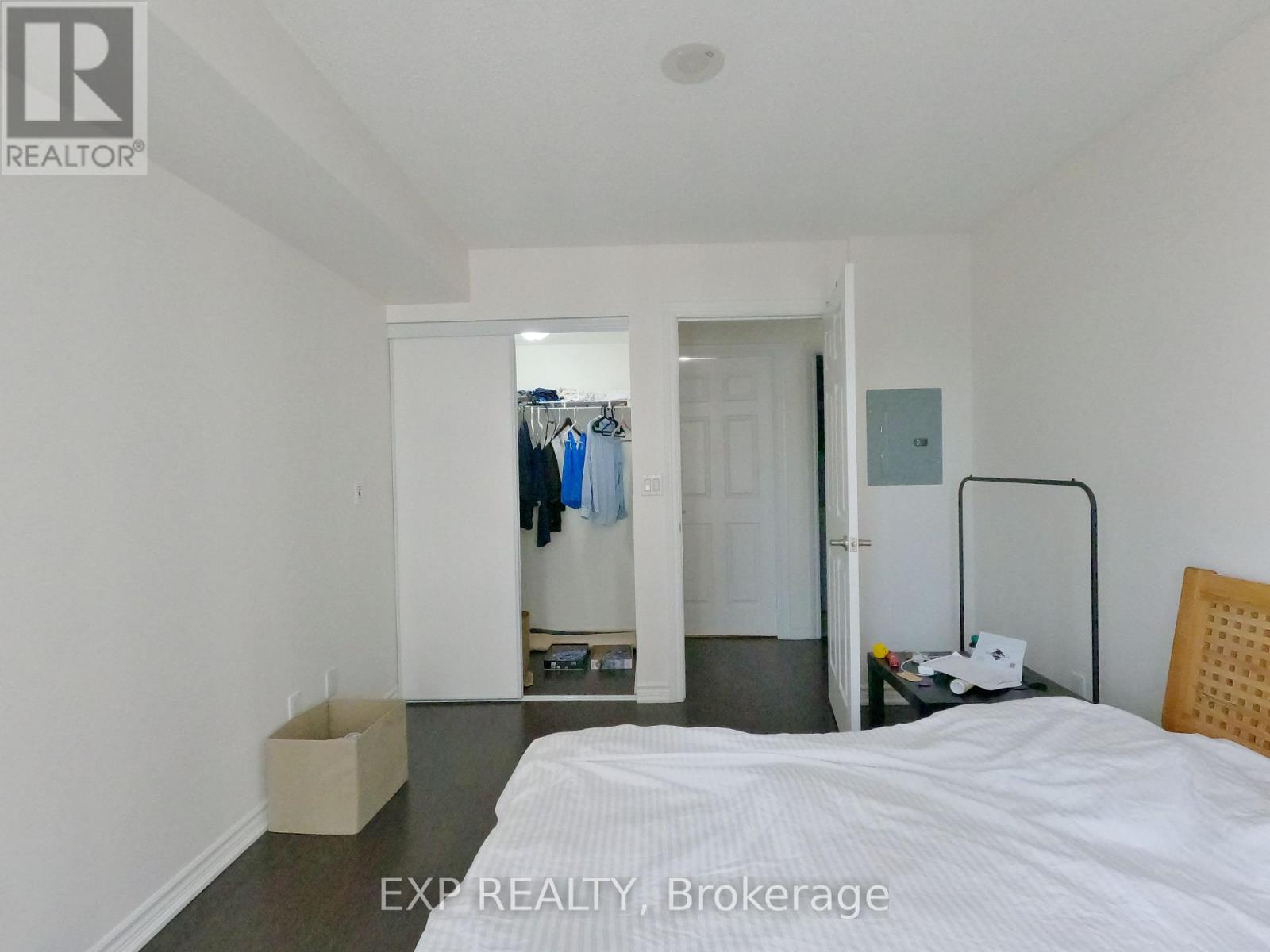 1901 - 761 Bay Street, Toronto, Ontario  M5G 2R2 - Photo 9 - C12842480