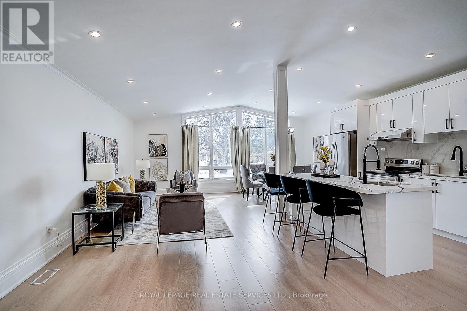 21 Holford Crescent, Toronto (Tam O'shanter-Sullivan), Ontario  M1T 1L9 - Photo 3 - E12842566