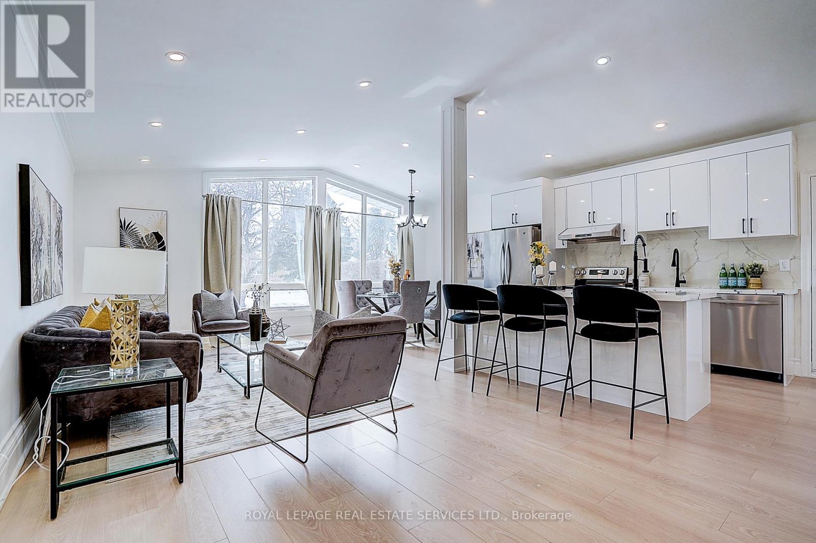 21 Holford Crescent, Toronto (Tam O'shanter-Sullivan), Ontario  M1T 1L9 - Photo 4 - E12842566