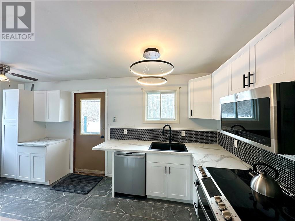 12c Gore Street, Gore Bay, Ontario  P0P 1H0 - Photo 3 - 2126560