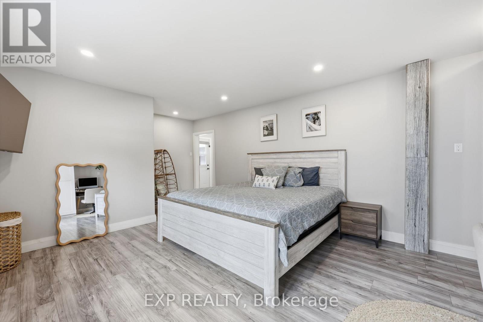 22 Cecil Street, Essa (Angus), Ontario  L0M 1B3 - Photo 21 - N12842466