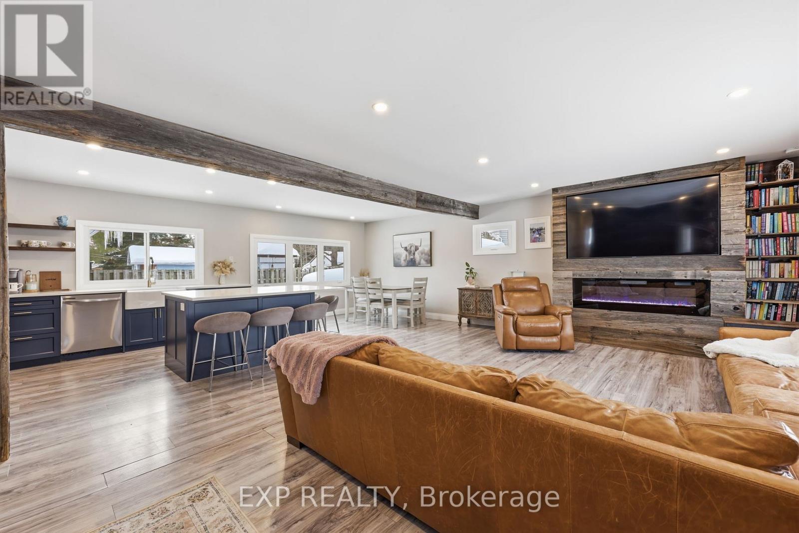 22 Cecil Street, Essa (Angus), Ontario  L0M 1B3 - Photo 5 - N12842466